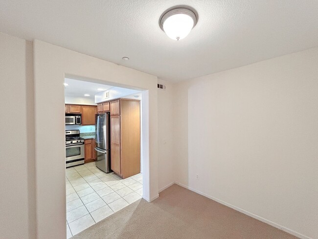 Building Photo - Stunning 2BD/2BA w/ In-Unit Laundry and Attached Garage in Midway District!