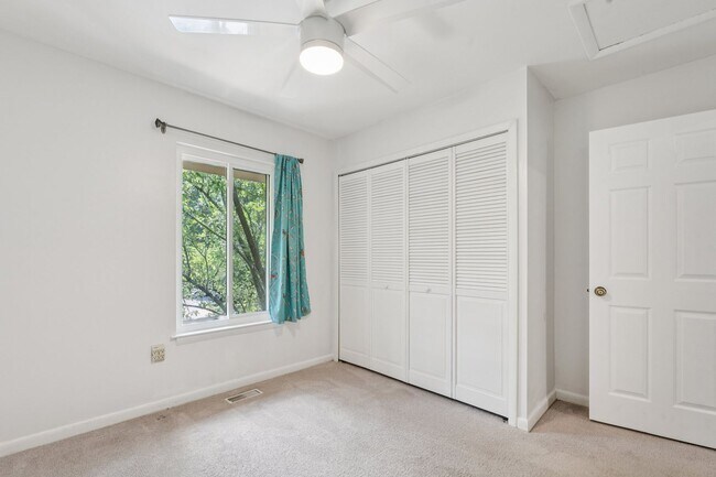 Building Photo - This is Reston living at its finest!