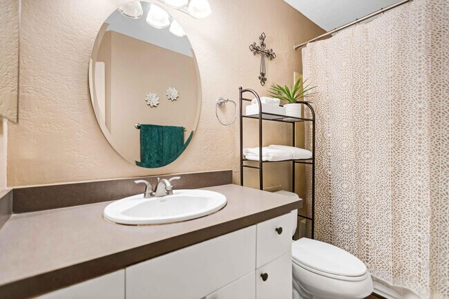 Building Photo - 48255 Monroe St