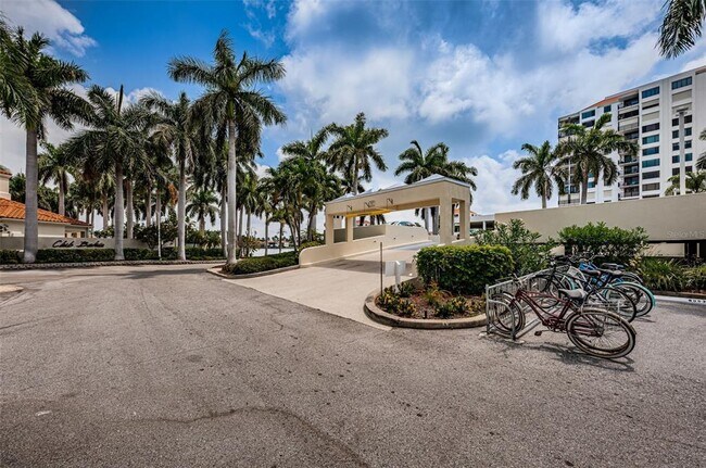 Building Photo - 6105 Bahia Del Mar Cir