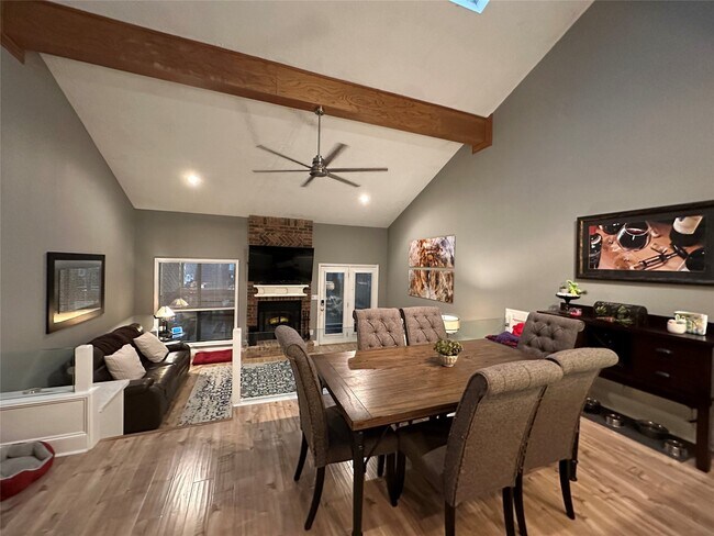 Building Photo - 3850 Knollcrest Dr
