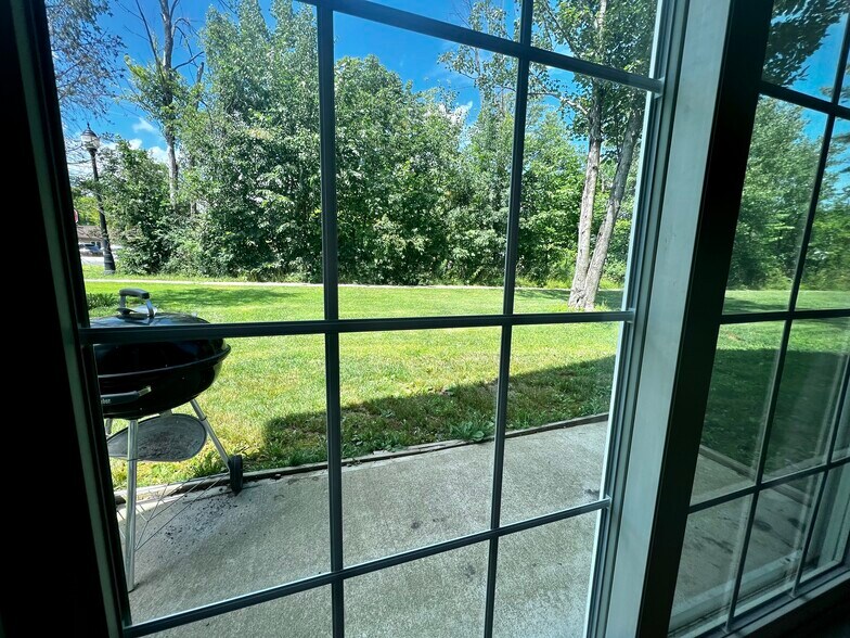 Building Photo - 101 Brownstone Ct