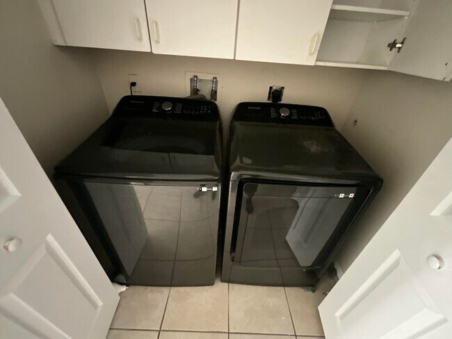 Building Photo - 1931 SW Fears Ave