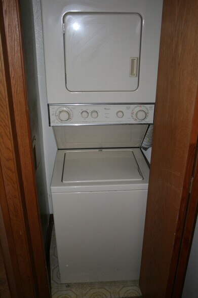 Building Photo - 2865 Sundown Ln