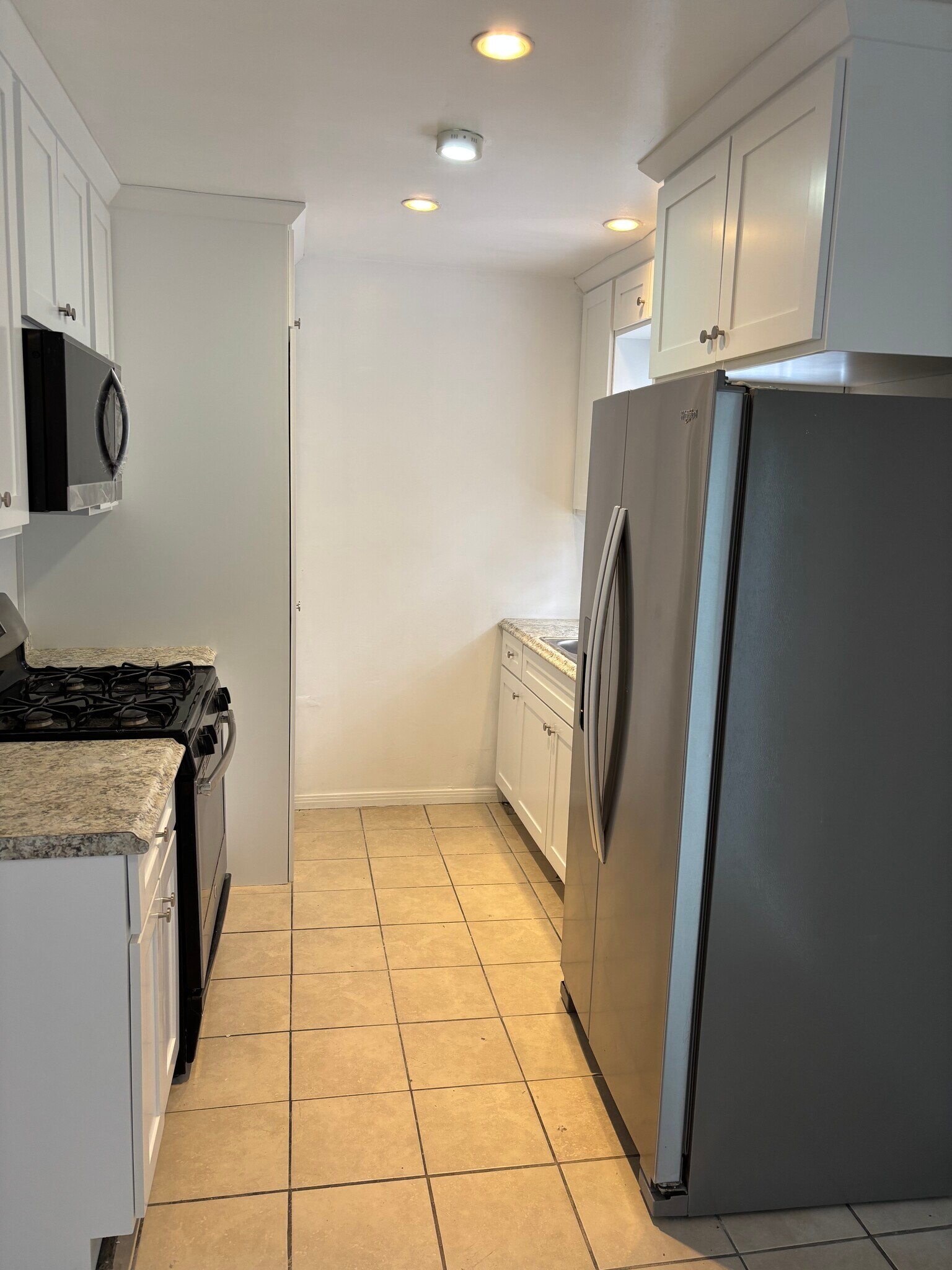 Building Photo - 1639 W 80th St