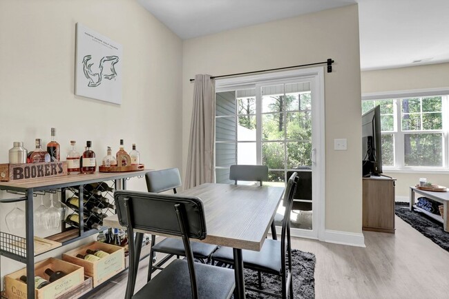 Building Photo - 424 Guppy Lp Rd