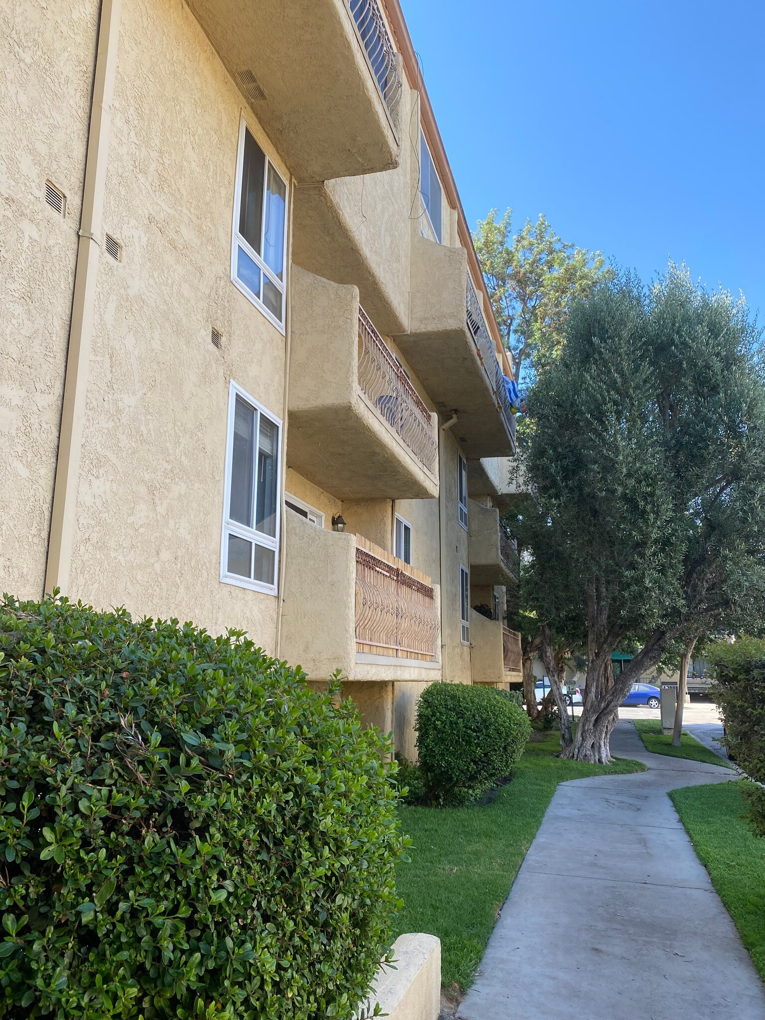 Building Photo - 5257 Radford Ave