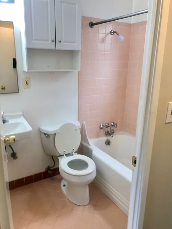 Building Photo - 1215 Queen Anne Ave N