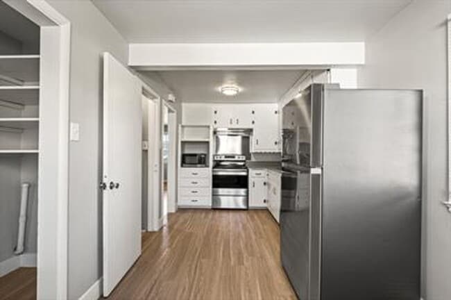 Building Photo - Stylish 3-Bed Home with Finished Basement!