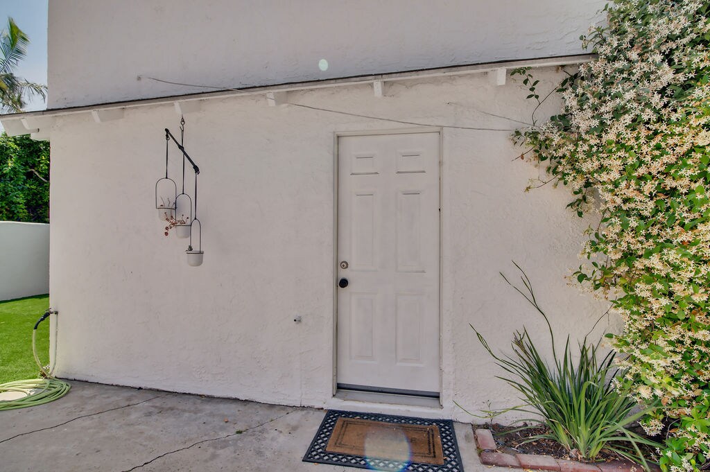 Building Photo - 641 N Martel Ave