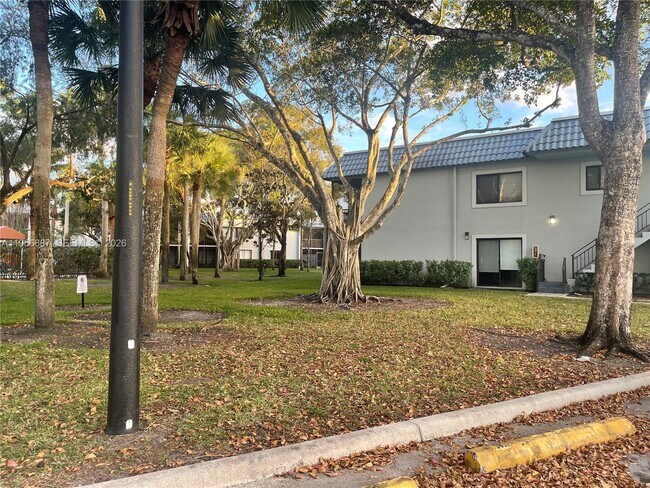 Building Photo - 16571 Blatt Blvd