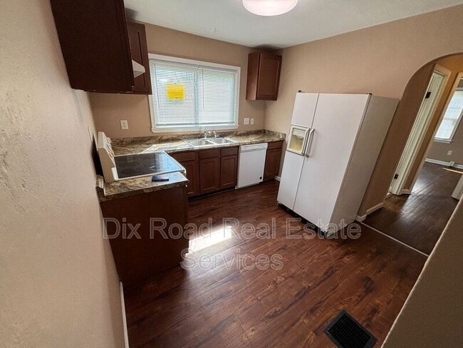 Building Photo - 1925 Highland St