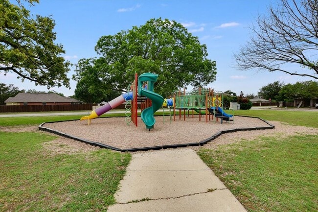 Building Photo - 200 Brentwood Dr
