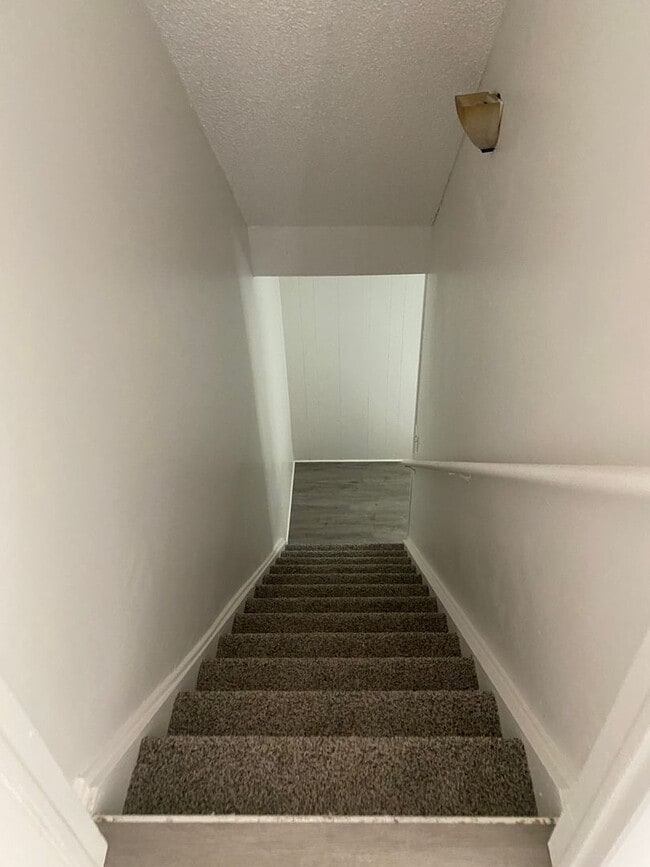 Building Photo - Triplex townhome blocks away from Anshutz ...