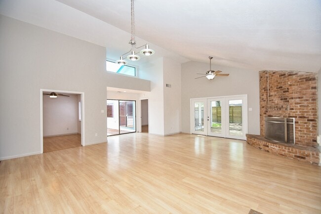 Building Photo - 15803 Lakedale Dr