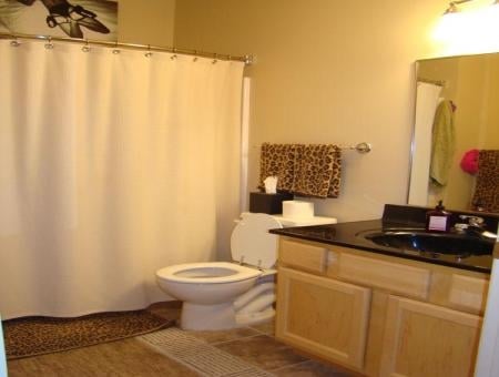Interior Photo - The Quarters