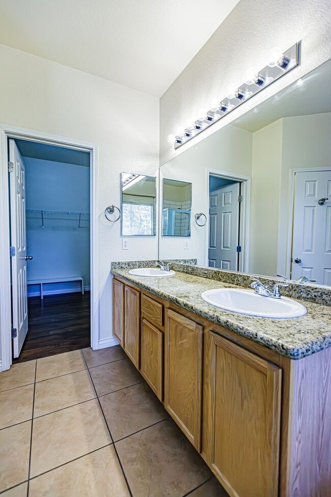 Building Photo - 1 Story home with 3 Bedrooms