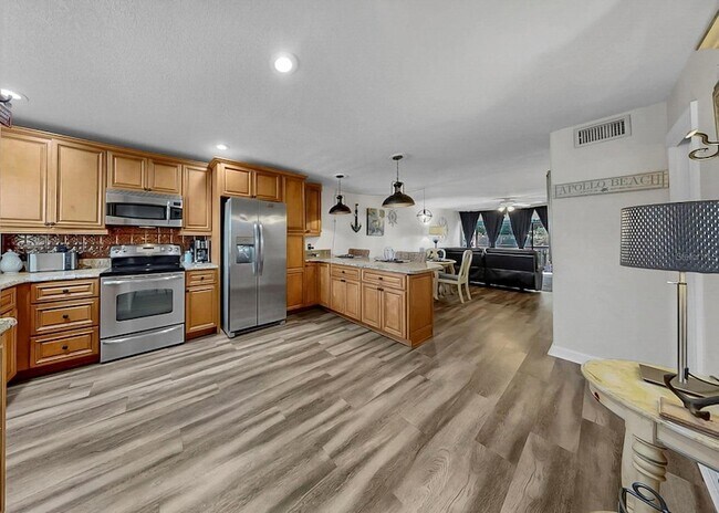 Building Photo - 1028 Apollo Beach Blvd