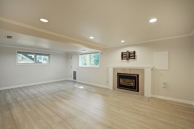 Building Photo - 5Bd/2.25Ba Kirkland Home