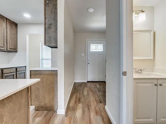 Building Photo - MOVE IN READY