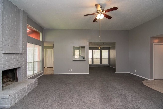 Building Photo - 12110 Swan Creek Dr