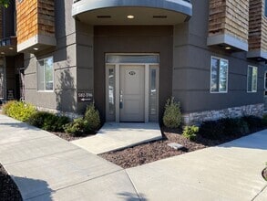 Building Photo - Beautiful 2bd/2bth Located at Meadowbrook ...