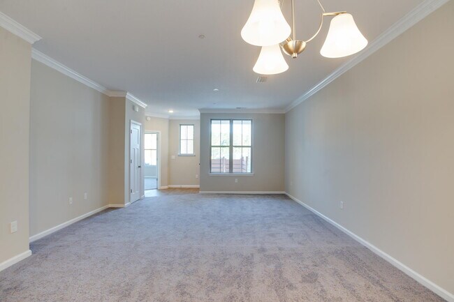 Front Entrance/Living Area - 1402 Union Pacific Way