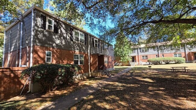 Building Photo - Move-In Special! Spacious One Bedroom Apartment Near Little 5 Points & Virginia Highlands