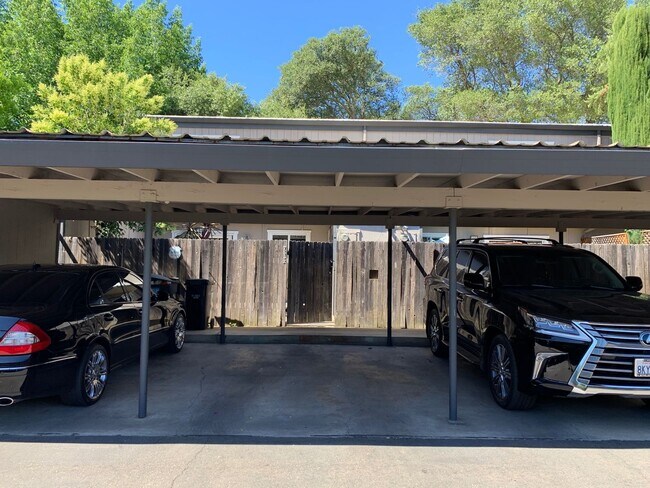 Building Photo - 50% OFF 1st Months Rent !!! 3 Bedroom, 2 1/2 Bath in Fair Oaks