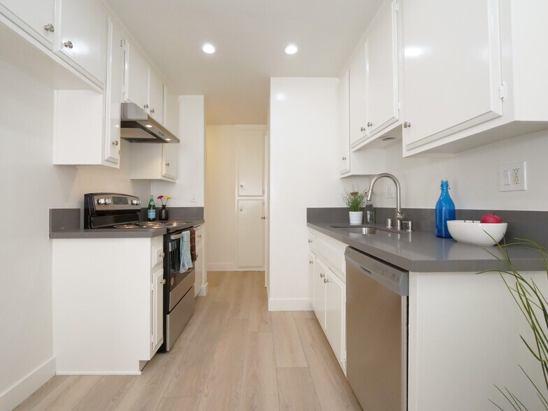 Building Photo - 521 N Francisca Ave