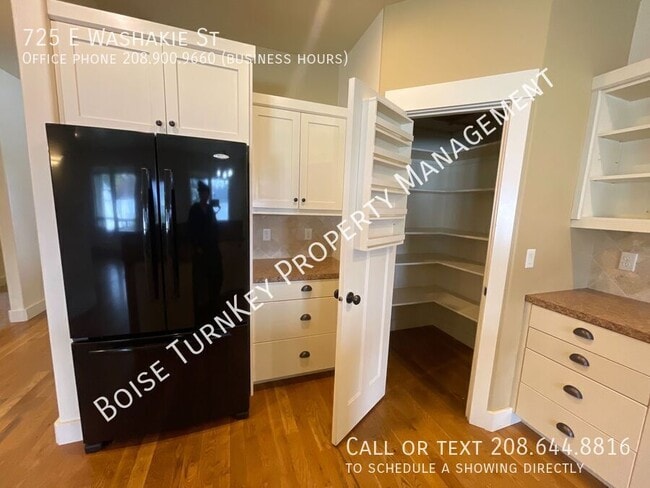 Building Photo - 725 Washakie St E