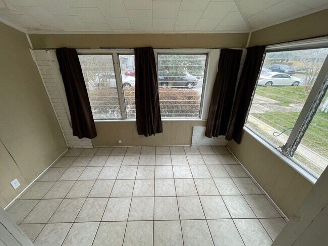 Building Photo - Pensacola - East Hill - 2 Bedroom, 1 Bathroom