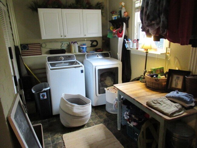 Building Photo - 416 W Montgomery St