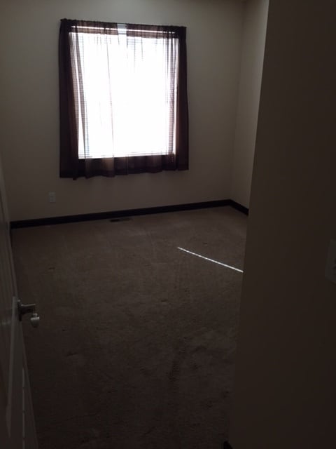 Building Photo - Spacious Townhouse for rent with No maintenance responsibilities!!