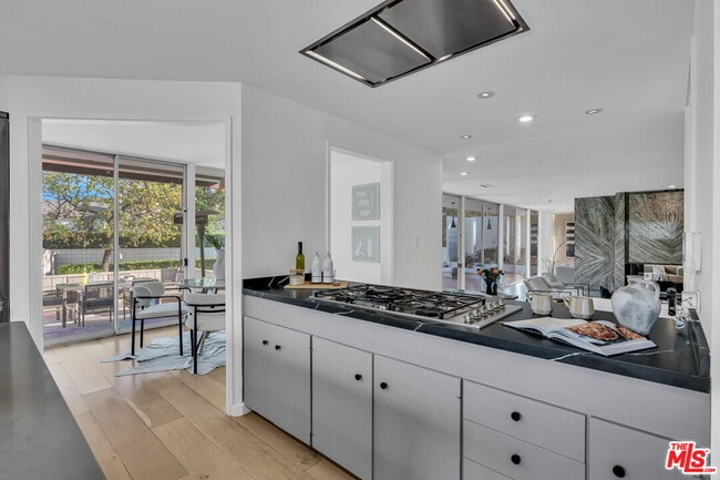 Building Photo - 802 N Crescent Dr