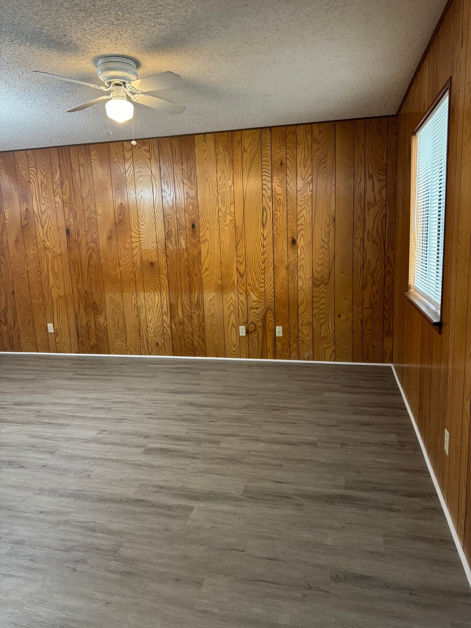 Building Photo - 227 Redbud Ln