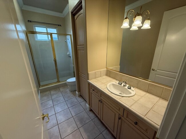 Building Photo - 10637 N Lochmoor Ln