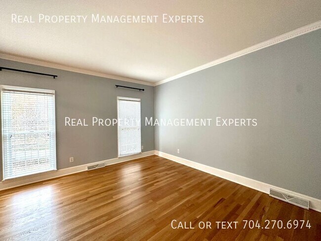 Building Photo - 640 Barington Pl