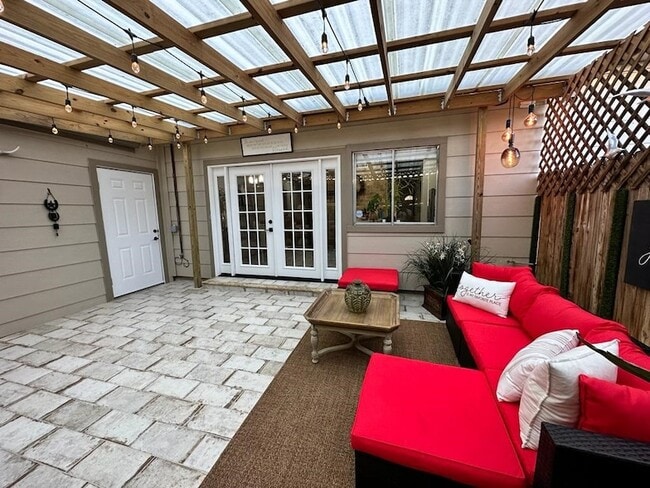 Building Photo - 840 Threadneedle St