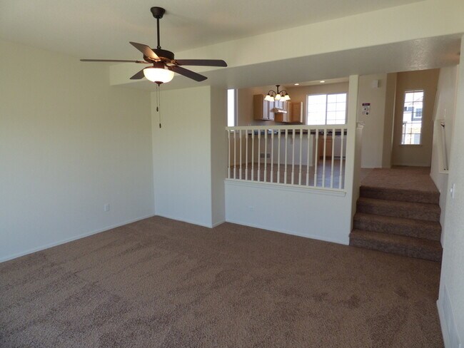 Building Photo - Two Story 3 Bed / 2.5 Bath Home in Windsor!