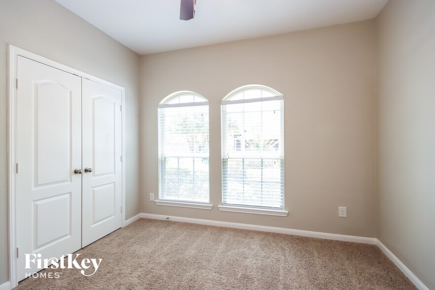 Building Photo - 183 Knollbrook Cir