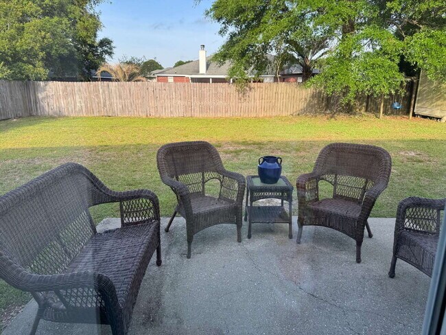 Building Photo - "Spacious 4-Bed Family Home in Milton with...