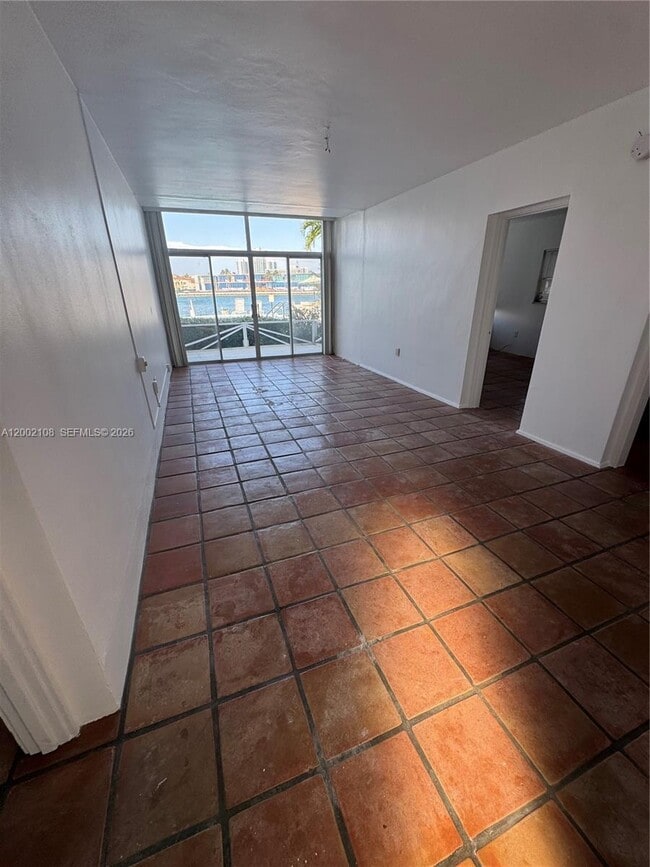 Building Photo - 10281 E Bay Harbor Dr