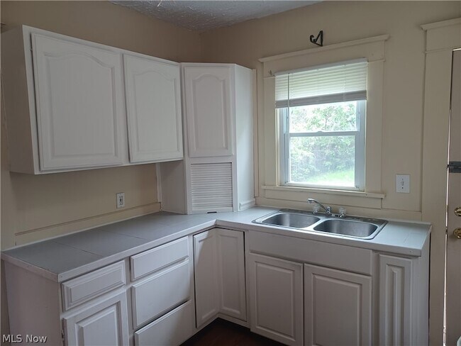 Building Photo - 50 N Hazelwood Ave
