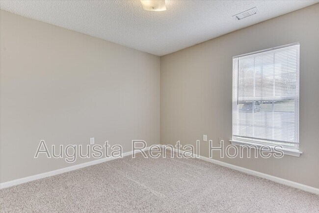 Building Photo - 320 Peachtree St