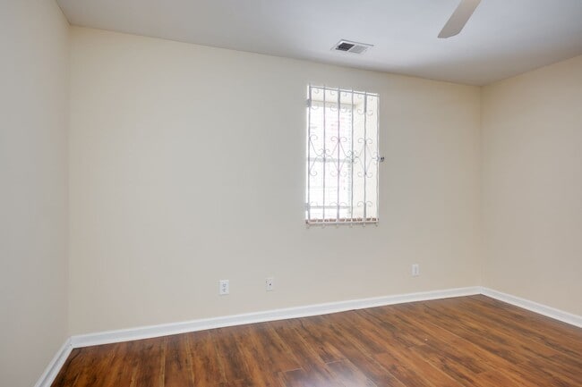 Building Photo - 1 Bedroom Apartment Downtown