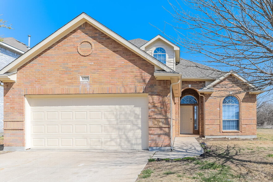 Primary Photo - 6300 Redeagle Creek Dr