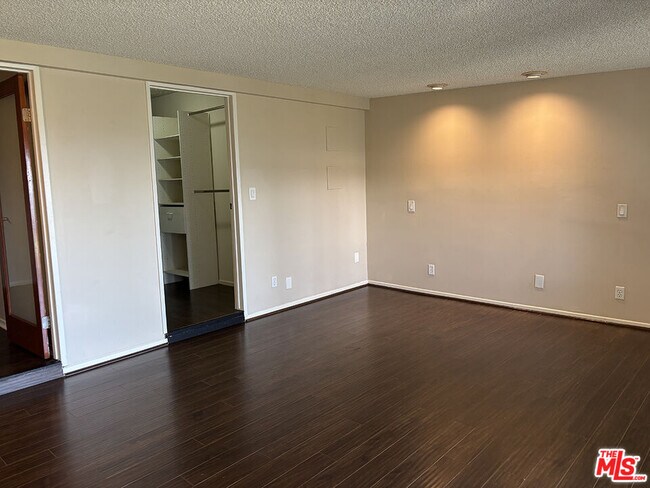 Building Photo - 16312 Itasca St