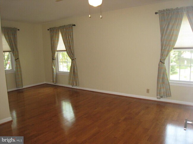 Building Photo - 4535 Sawgrass Ct