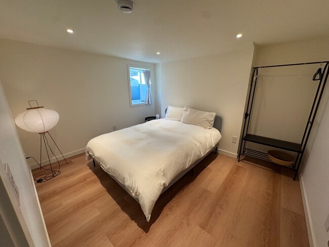 Building Photo - 2034 SE 28th Pl